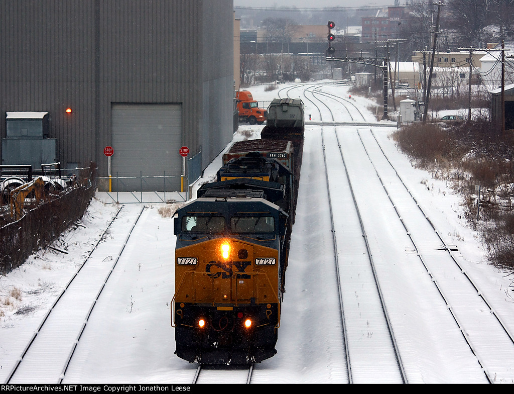 CSX 7727 leads a short Q327 across Godfrey Ave.